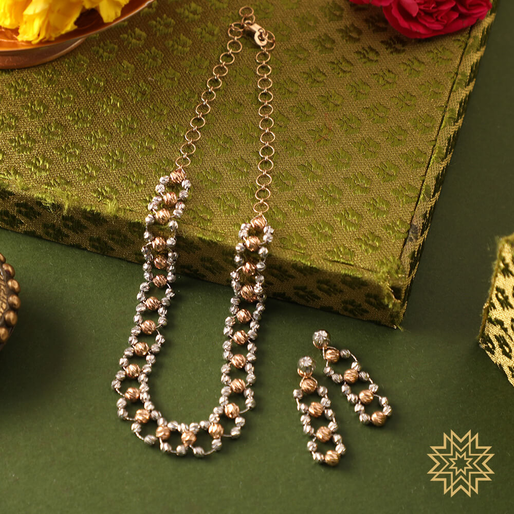 Modern Minimalist Interlocked Patterned Gold Necklace set