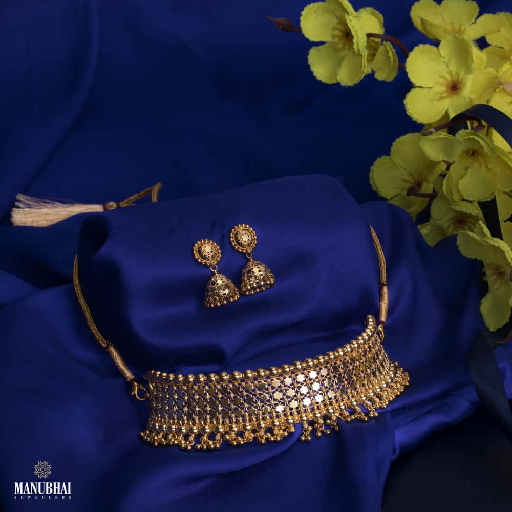 Elegant Gold Kundan Choker Necklace Set