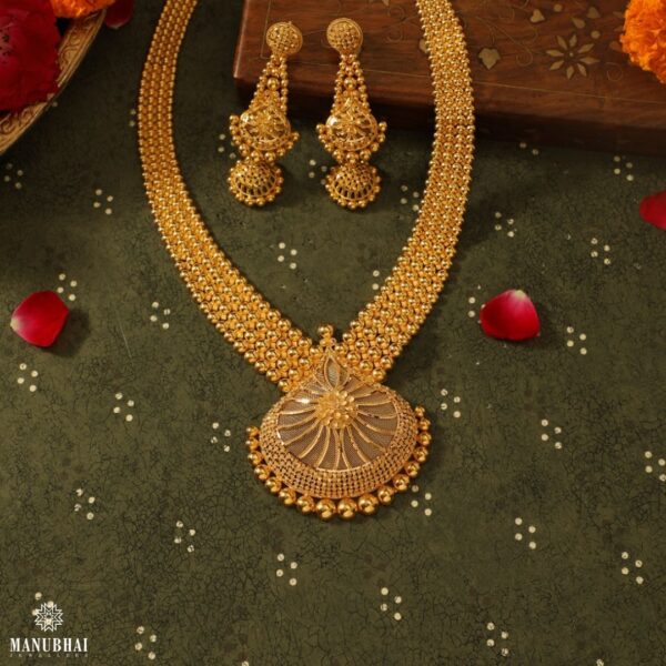 Broad Gold Moti chain Detailed Necklace Set