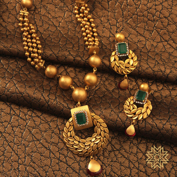 Antique necklace set