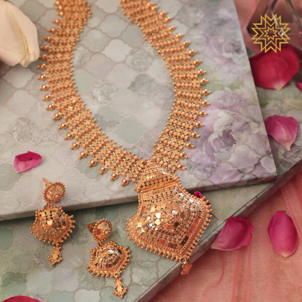 Traditional Gold Detailed Pendant Styled Gold Necklace Set