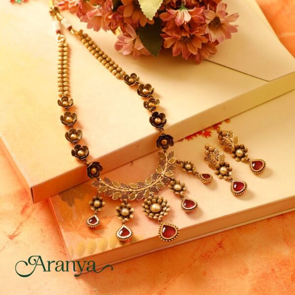 Antique necklace set