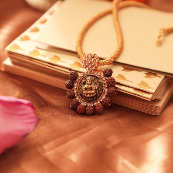 Light weight gold pendant