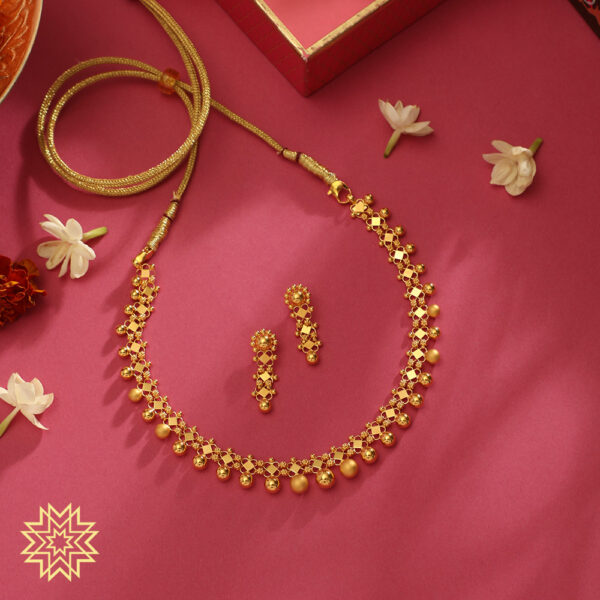 Simple High Neck Yellow Gold Necklace Set