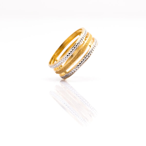 Light weight gold ring