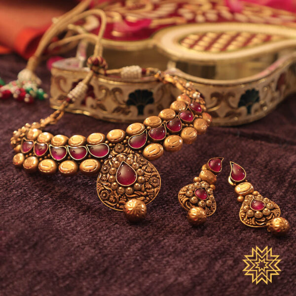 Antique necklace set