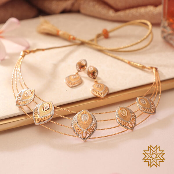 4 Chain Detailed Leaf Pendant Desiged Gold Necklace Set