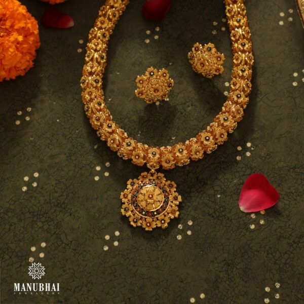 Gold designer Pendant Thick chain Necklace Set