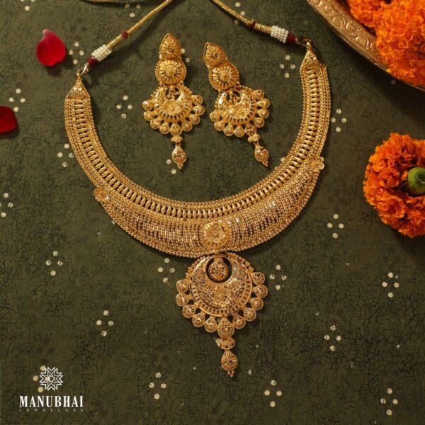 Antique High Neck Choker style Gold Necklace Set