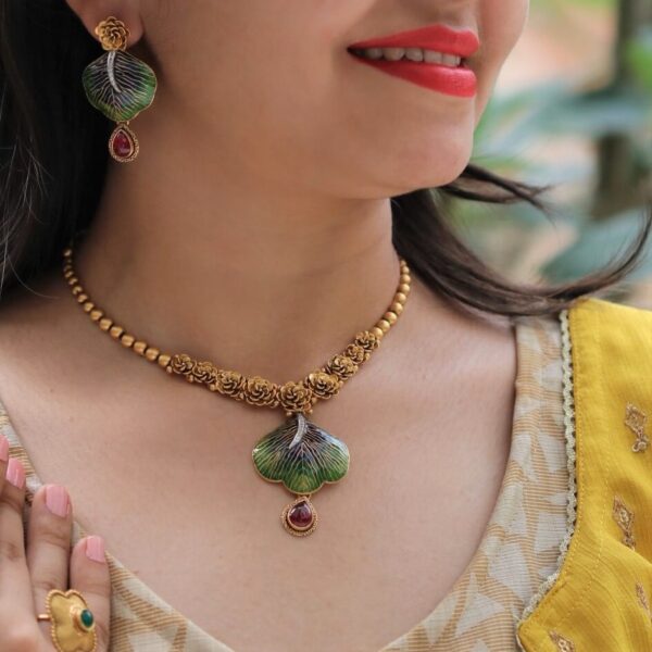 Antique necklace set