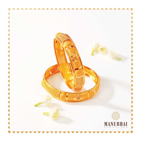 Light weight gold bangle