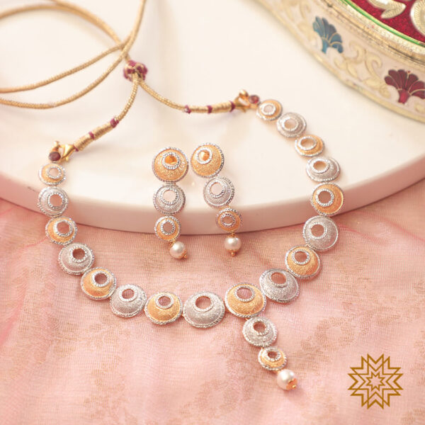 Round Overall Pendant Design Gold Necklace Set