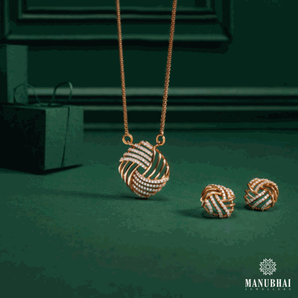 Real diamond pendant set