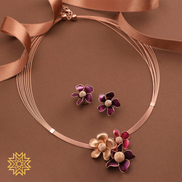 Delicate Floral Design Gold Choker Necklace Set