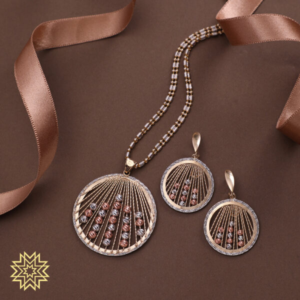 Light weight gold pendant set