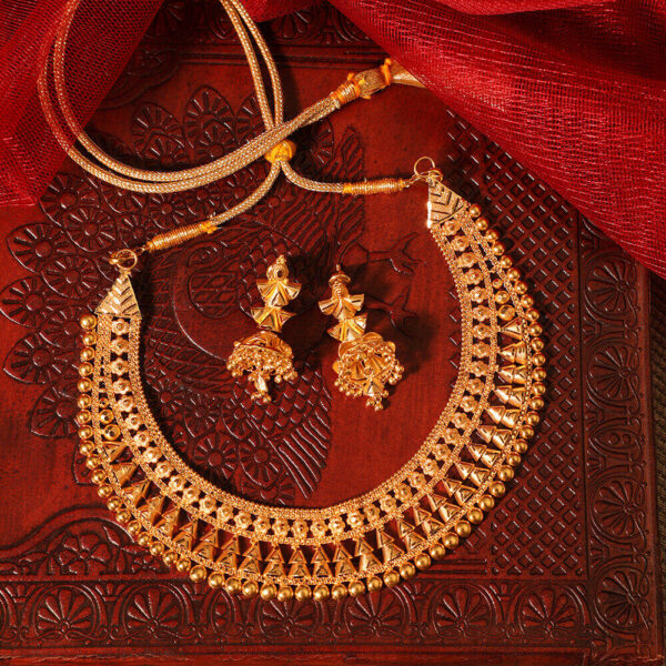 Traditional Vibrant Designed Gold Necklace Set