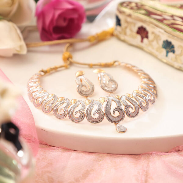 Beautiful Detailed Classic Gold Necklace Set
