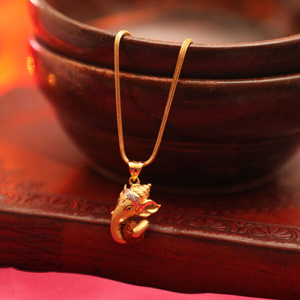 Light weight gold pendant