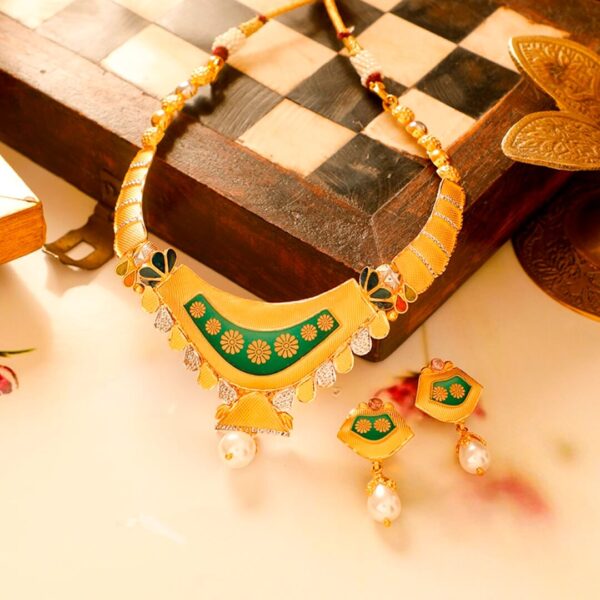 Bright Detailed Large Green colored Pendant Gold Choker Necklace Set