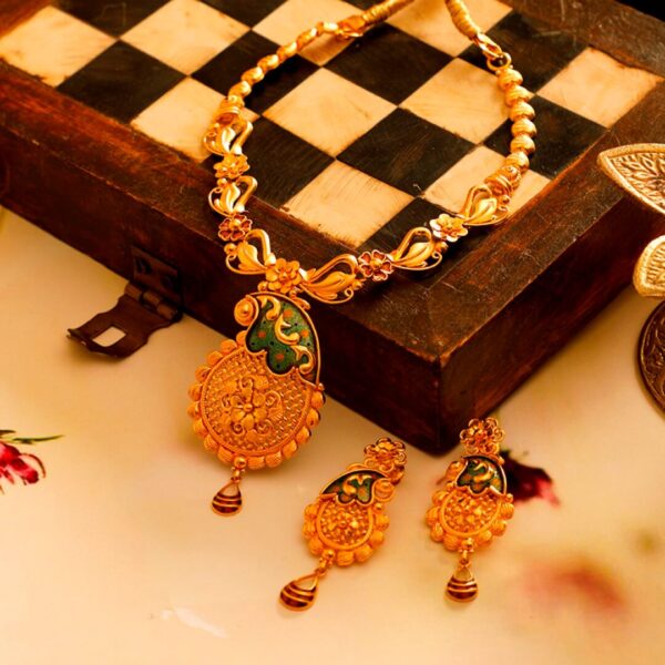 Vibrant Chain Detailed Peacock Pendant Gold Necklace Set