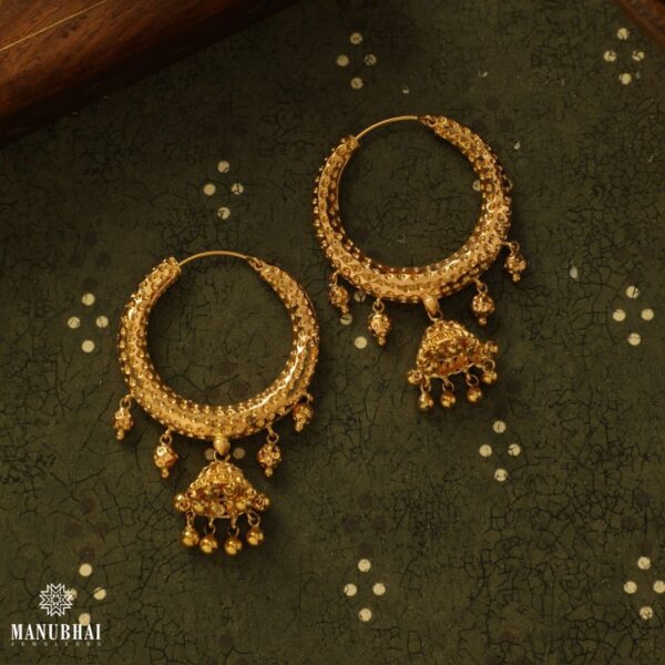 Light weight gold earrings
