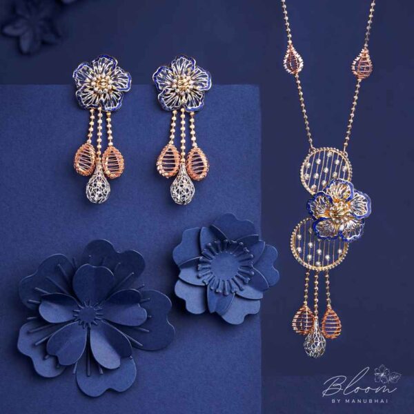 Light weight gold pendant set