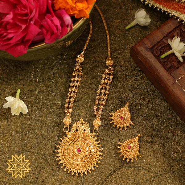 Extreme Detailed Pendant Designed 3 Layer Gold Chain Necklace Set