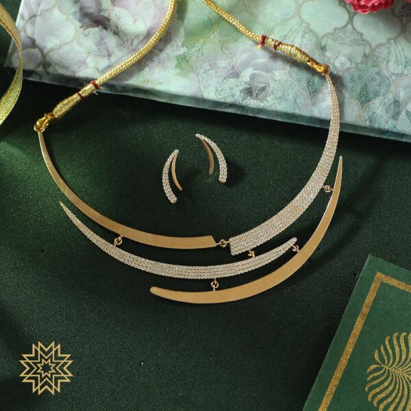 Modern High Fashion Gold Necklace Set with earrings
