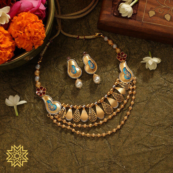 Modern Classic 2 Layer Mimimalist Gold Necklace Set design