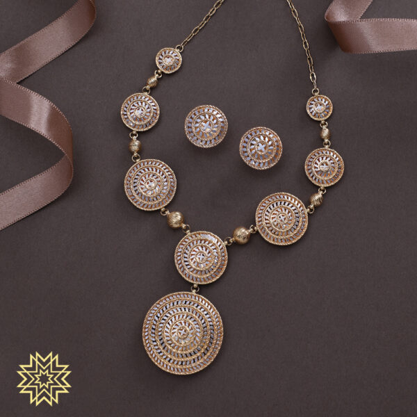 Circle Pendant Detailed Gold Necklace Set Design