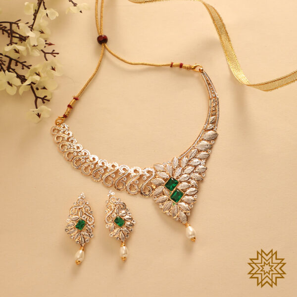 Dual Patterned Green Pendant Gold Necklace Set