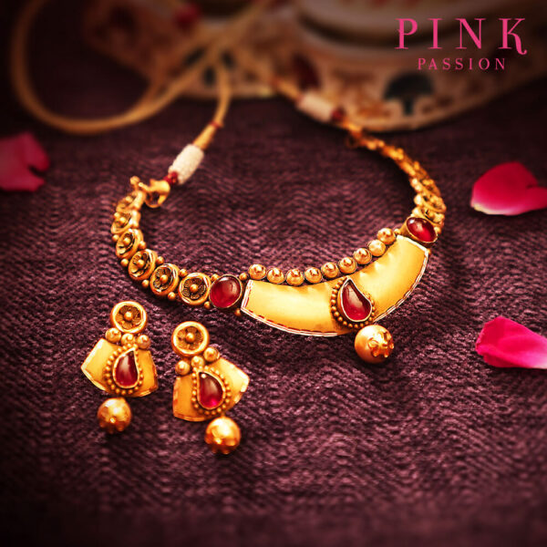 Antique necklace set