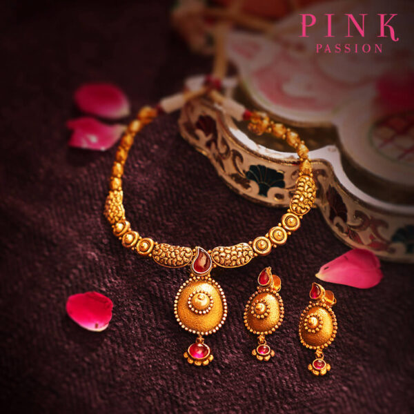 Antique necklace set