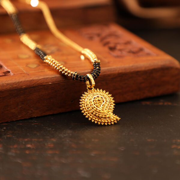 Gold Leaf Locket Mala Mangalsutra