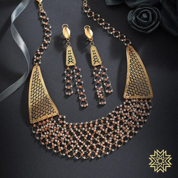 Comtemporary Broad Chain Gold Choker Necklace Set