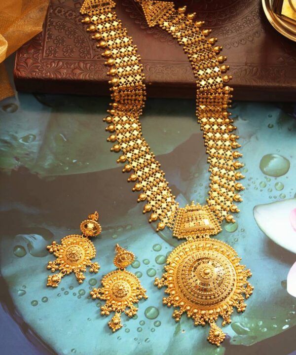 Antique Design Circle Detailed Pendant Long Gold Necklace Set