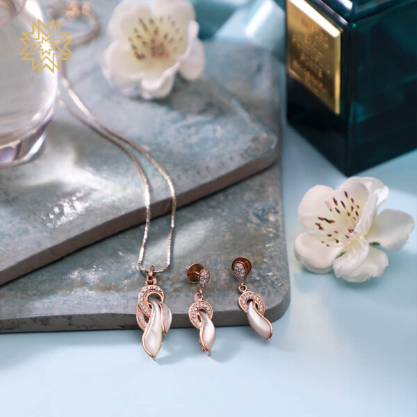 Manubhai Real Diamond PENDANT SET