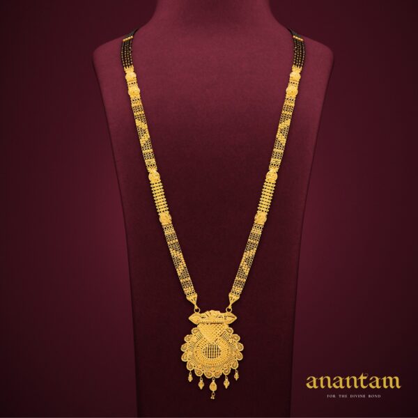 Detailed Gold Designer Pendant Mangalsutra