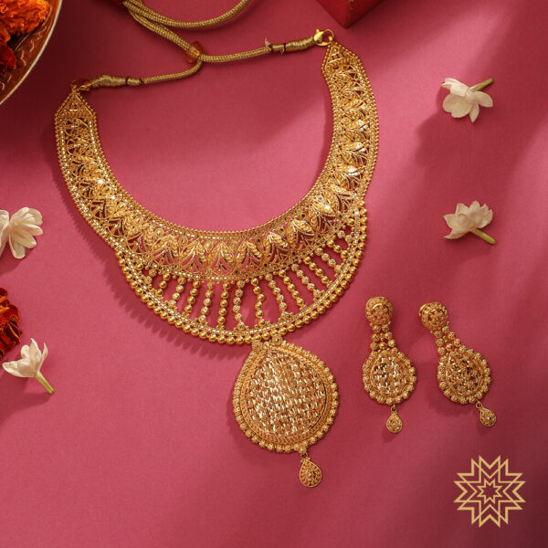 Double Layer Intense Detailing Gold Necklace Set