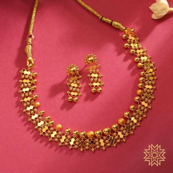 Unique Simple Detailed Gold Choker Necklace Set
