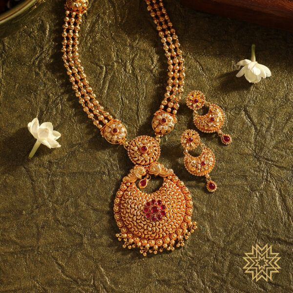 Elaborative Ethic Gold Necklace Set
