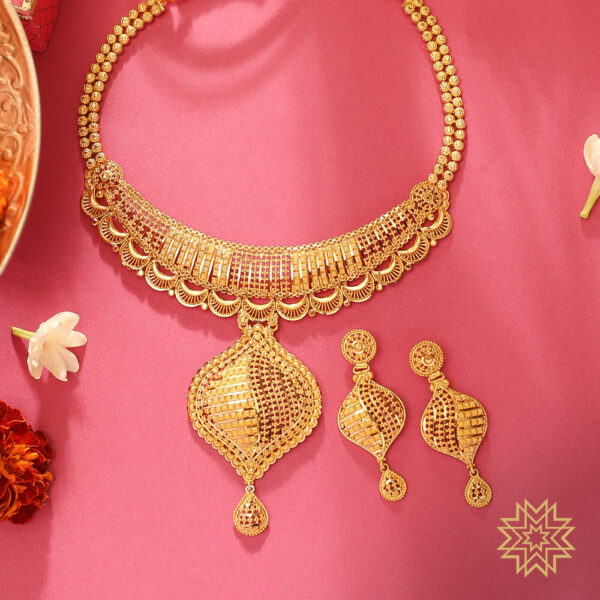 22K Unique Detailed Gold Diamond Pendant Necklace Set