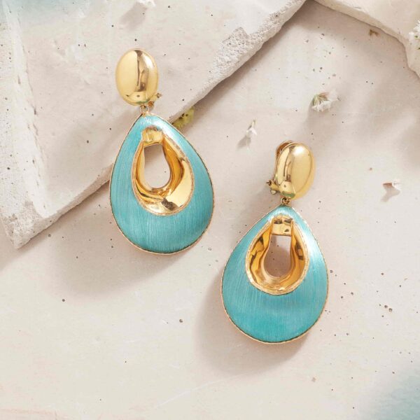 Light weight gold earrings