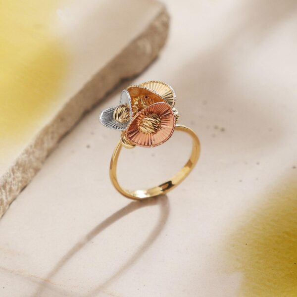 Light weight gold ring