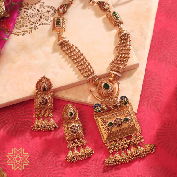 Antique necklace set