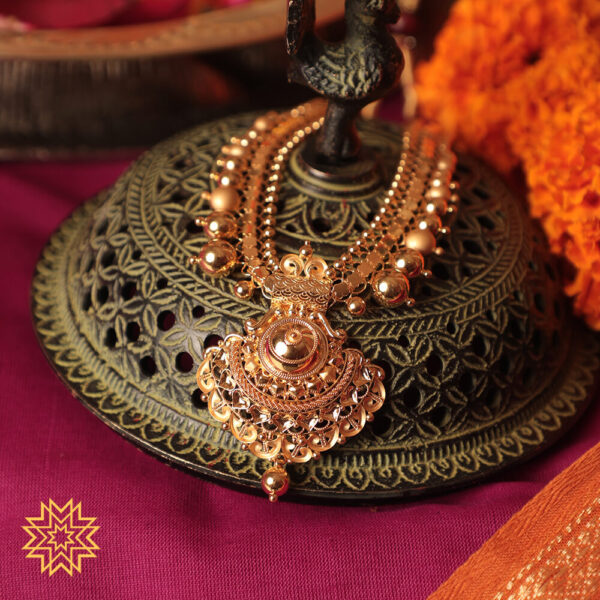 Beautiful Bright Detailed Gold Kundan Designed Necklace Set