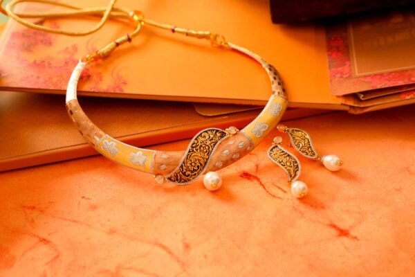 Unique Designer Gold Choker Necklace Set