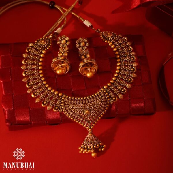 Antique necklace set