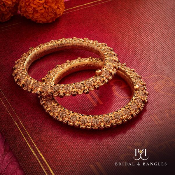 Gold bangle