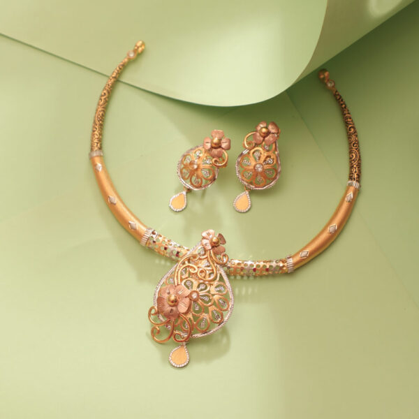 Elegant Floral Designed Gold Necklace Set